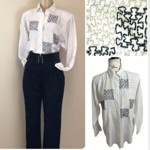 Carry back Women’s Vintage Oxford button up top. White and black. Sequins